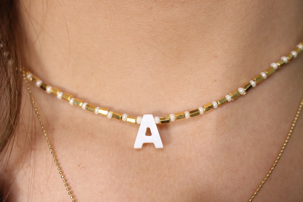 Nácar Letter Choker